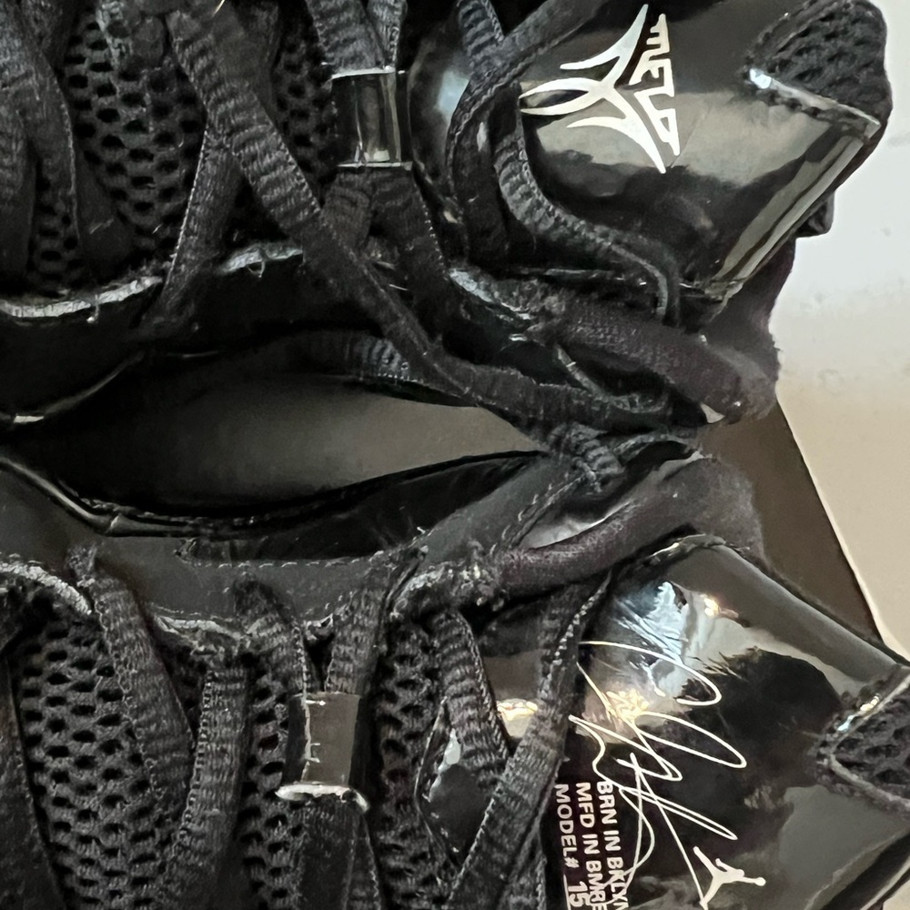 Jordan Black Sneakers with Sleek Design and Supportive Midsole - Picture 5 of 6